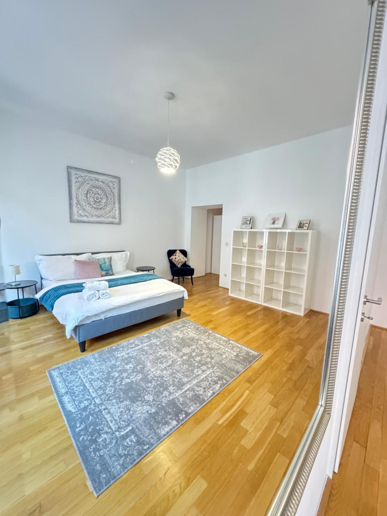 Charming Flat & Balcony Near Central Station L Bg5 Vienna Exterior photo